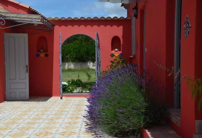تختخواب و صبحانه Mas De La Montille
