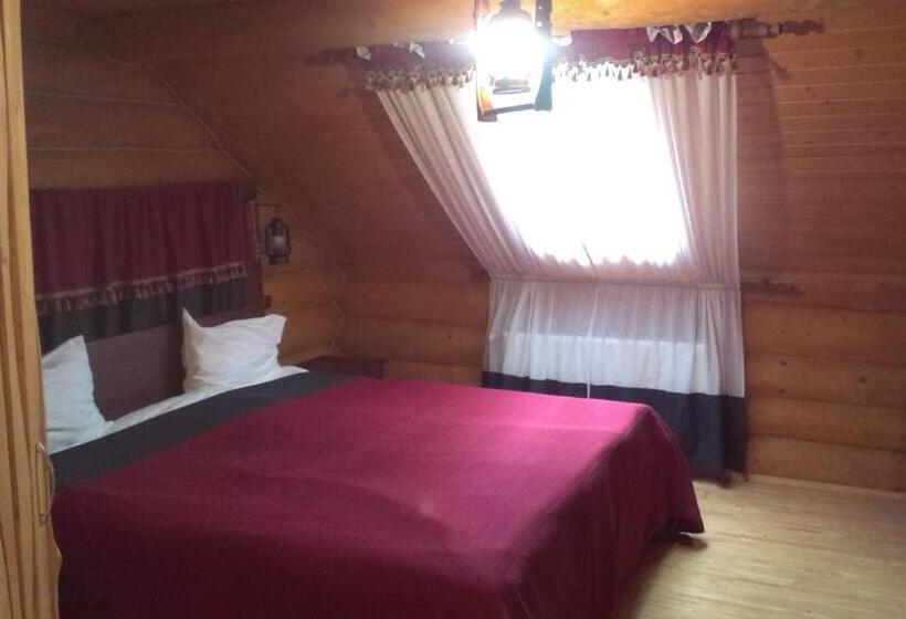 هتل Praha Wood House