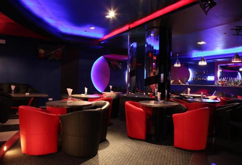 هتل Praha Wood House