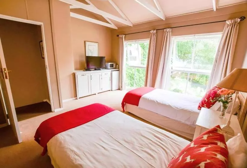 ペンション Millpond House