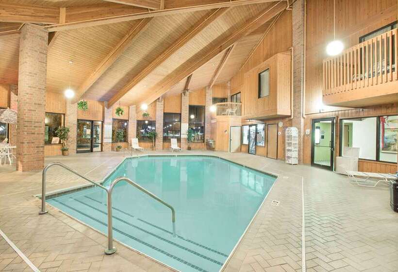 בית מלון כפרי Baymont By Wyndham Boone