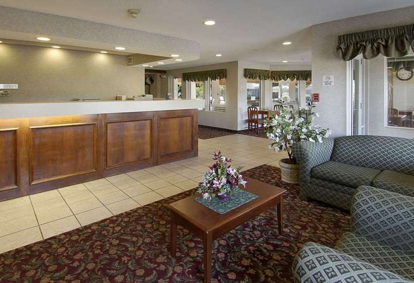 فندق Baymont By Wyndham Dowagiac