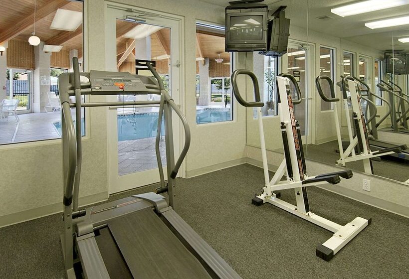 فندق Baymont By Wyndham Dowagiac