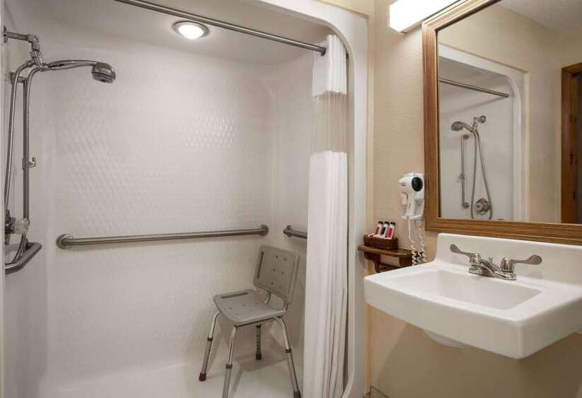 בית מלון כפרי Baymont By Wyndham Logan