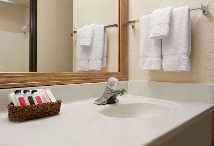 בית מלון כפרי Baymont By Wyndham Logan