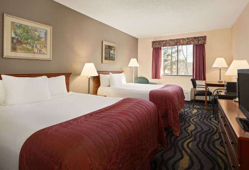 בית מלון כפרי Baymont By Wyndham Logan