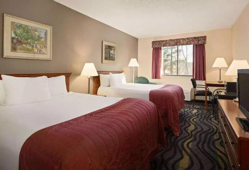 Отель Baymont By Wyndham Logan