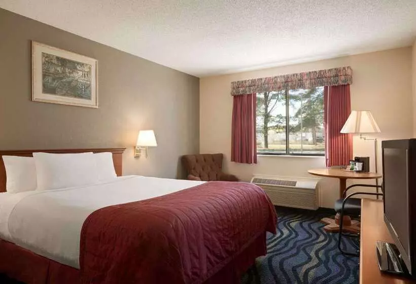 Отель Baymont By Wyndham Logan