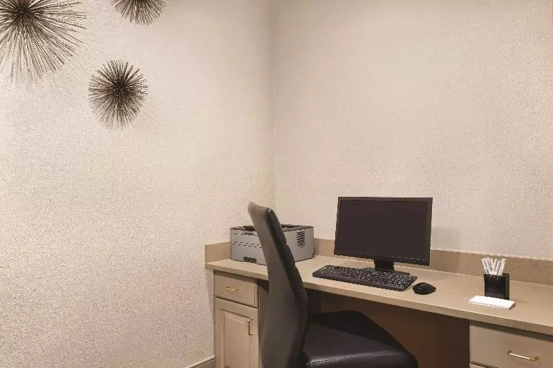 Отель Country Inn & Suites By Radisson, Griffin, Ga