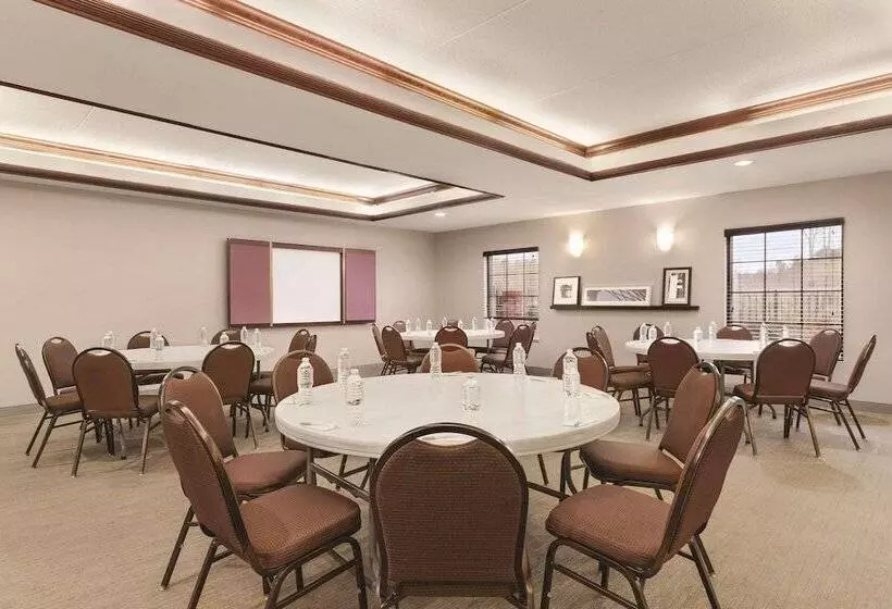 Отель Country Inn & Suites By Radisson, Griffin, Ga