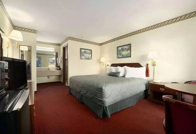 Отель Days Inn By Wyndham Augusta / Fort Eisenhower