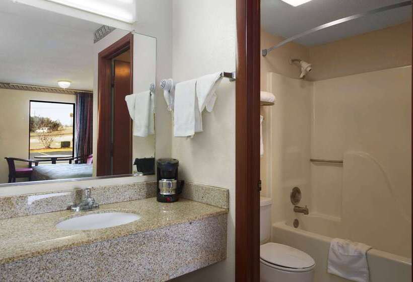 هتل Days Inn By Wyndham Augusta / Fort Eisenhower