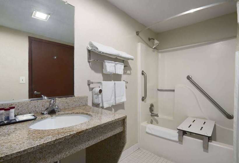 هتل Days Inn By Wyndham Augusta / Fort Eisenhower