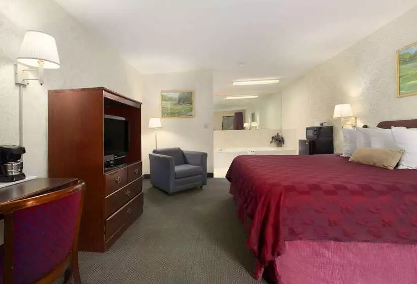 Отель Days Inn By Wyndham Augusta / Fort Eisenhower