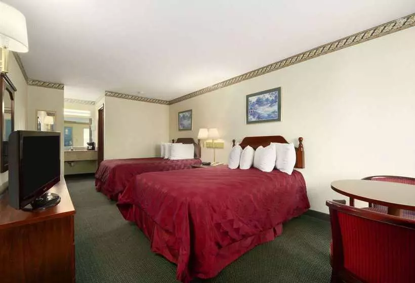 Отель Days Inn By Wyndham Augusta / Fort Eisenhower