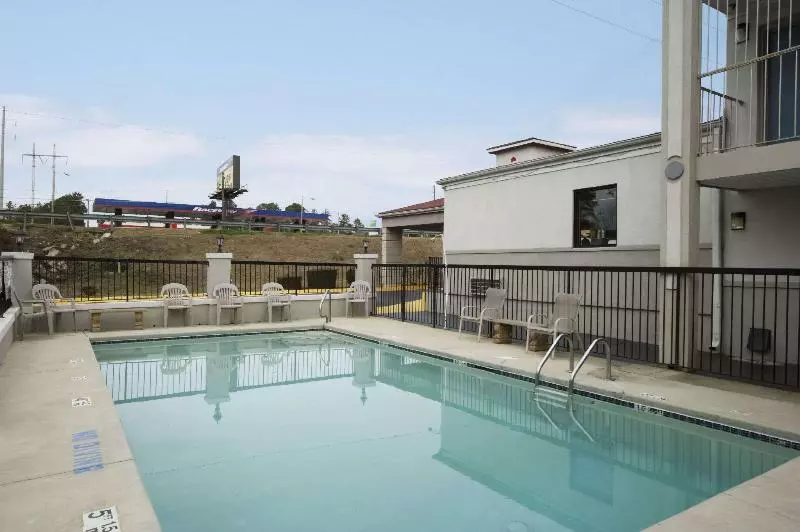 Отель Days Inn By Wyndham Augusta / Fort Eisenhower