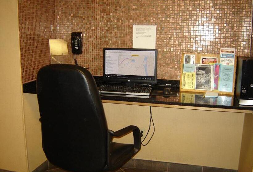 בית מלון כפרי Days Inn By Wyndham Phenix City Near Fort Moore