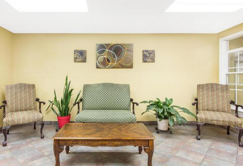 בית מלון כפרי Days Inn By Wyndham Phenix City Near Fort Moore