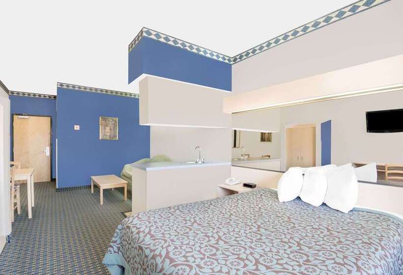 Отель Days Inn & Suites By Wyndham Hutchinson