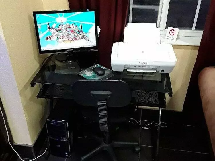 ホテル Days Inn & Suites By Wyndham Hutchinson