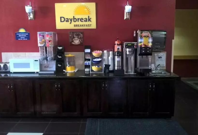 ホテル Days Inn & Suites By Wyndham Hutchinson