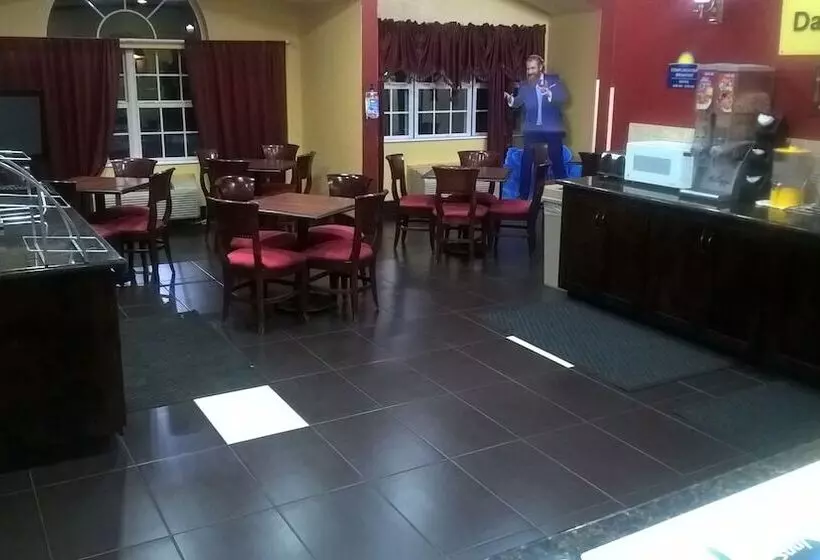 ホテル Days Inn & Suites By Wyndham Hutchinson