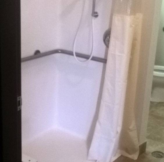 Отель Days Inn & Suites By Wyndham Hutchinson