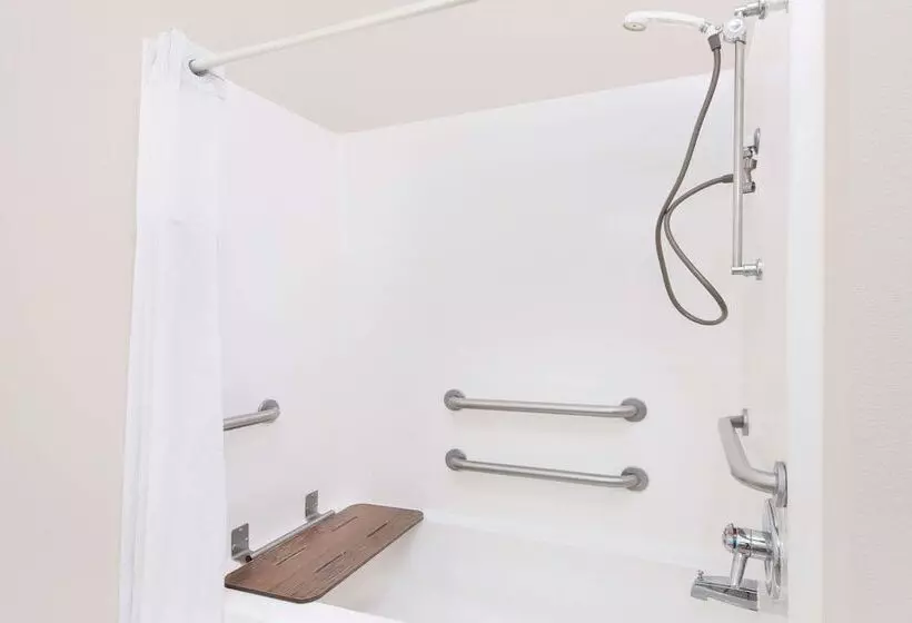 ホテル Days Inn & Suites By Wyndham Hutchinson