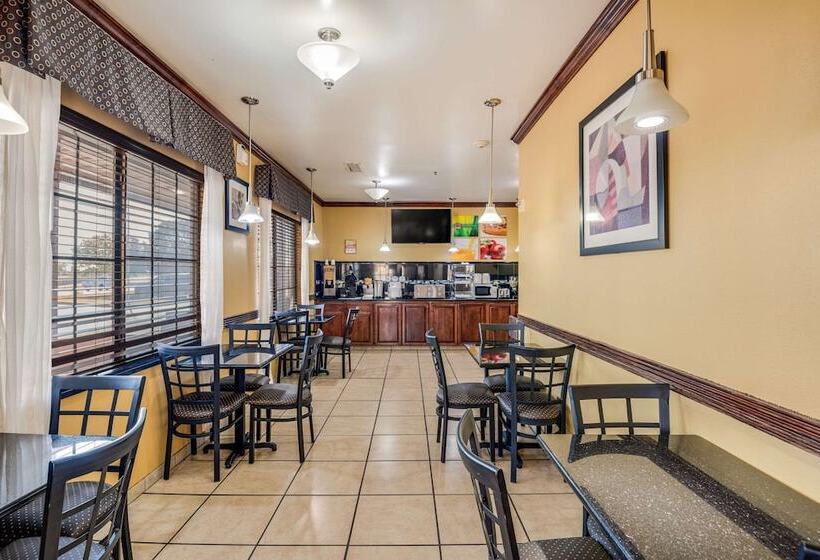هتل Econo Lodge Lubbock I27