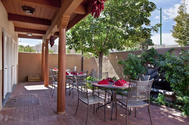 هتل Piñon Court By La Fonda