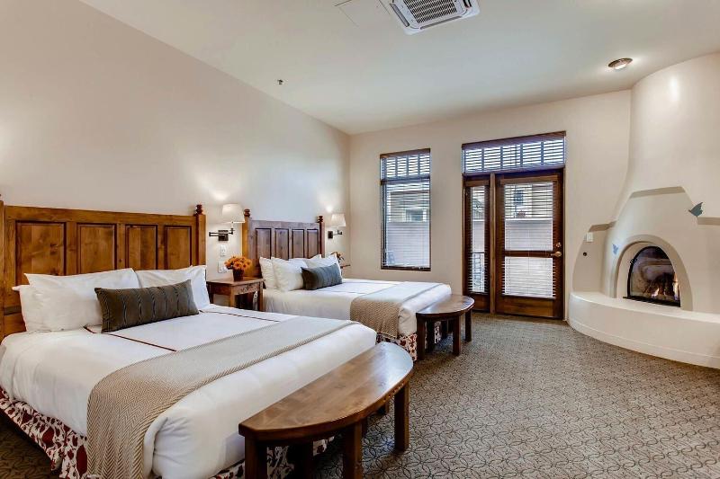 هتل Piñon Court By La Fonda