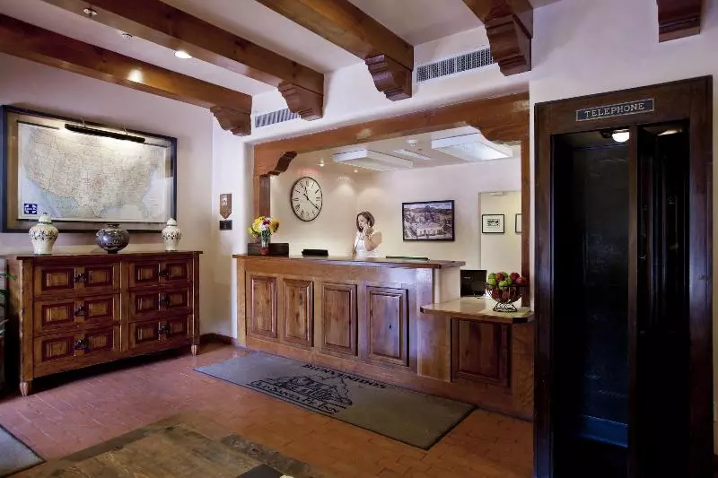 ホテル Piñon Court By La Fonda