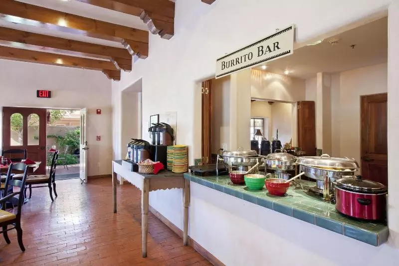 ホテル Piñon Court By La Fonda