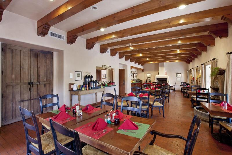 هتل Piñon Court By La Fonda