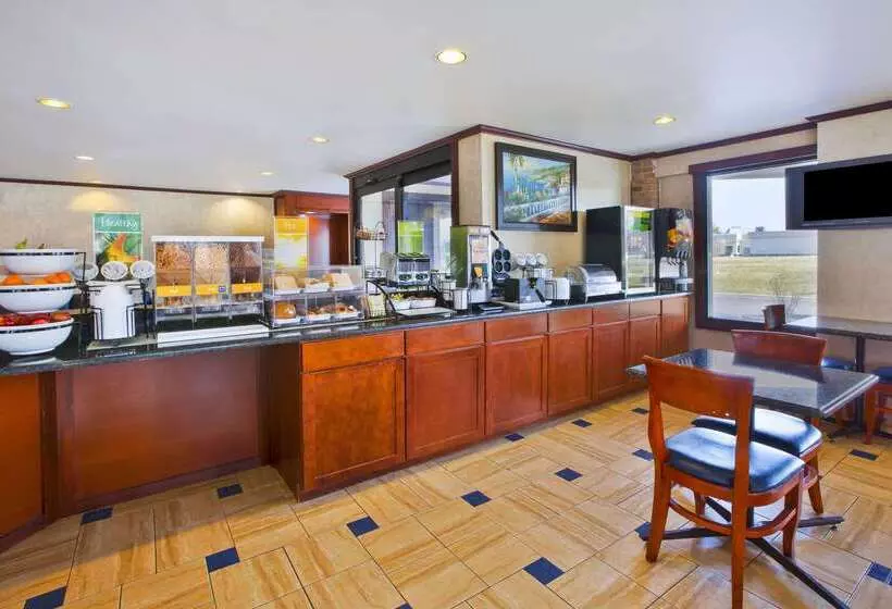 בית מלון כפרי Quality Inn Marshall Near I69