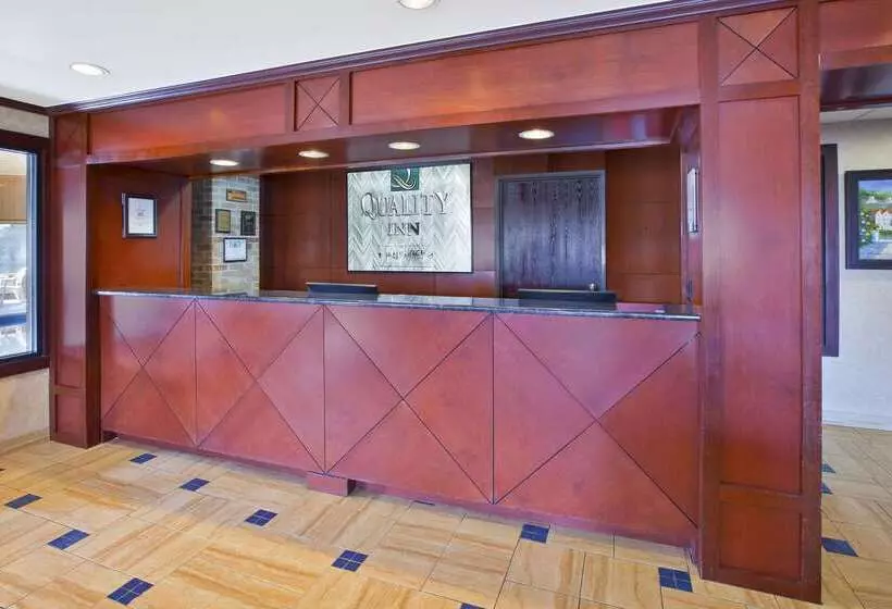 בית מלון כפרי Quality Inn Marshall Near I69