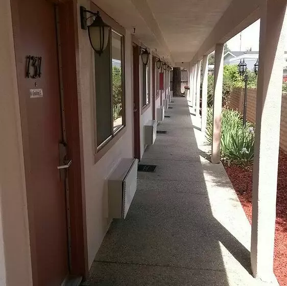 ホテル Econo Lodge