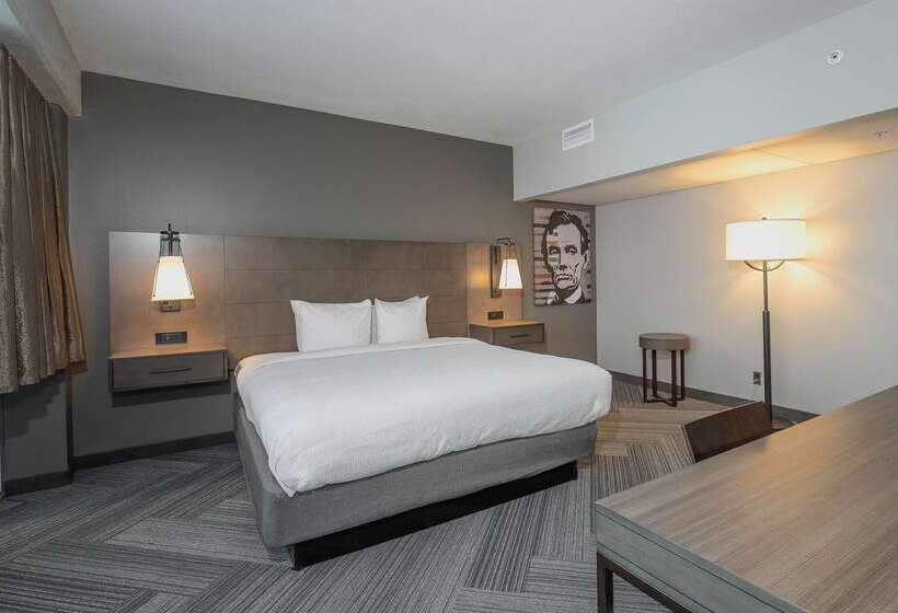 فندق State House Inn