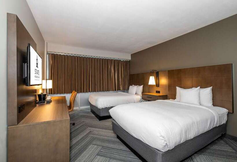 فندق State House Inn