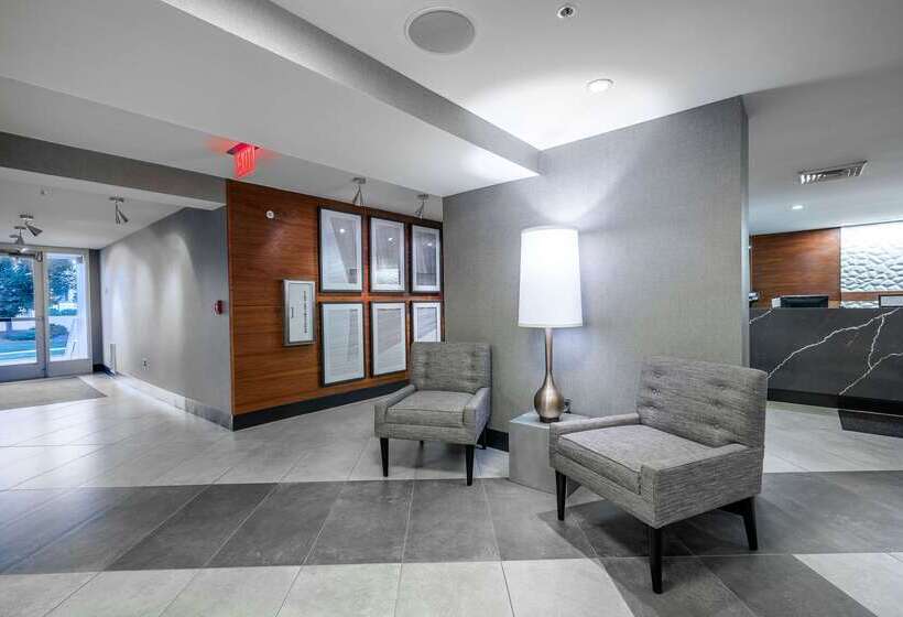 فندق State House Inn