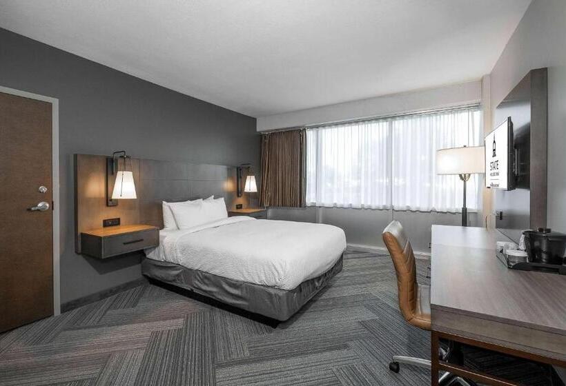 فندق State House Inn