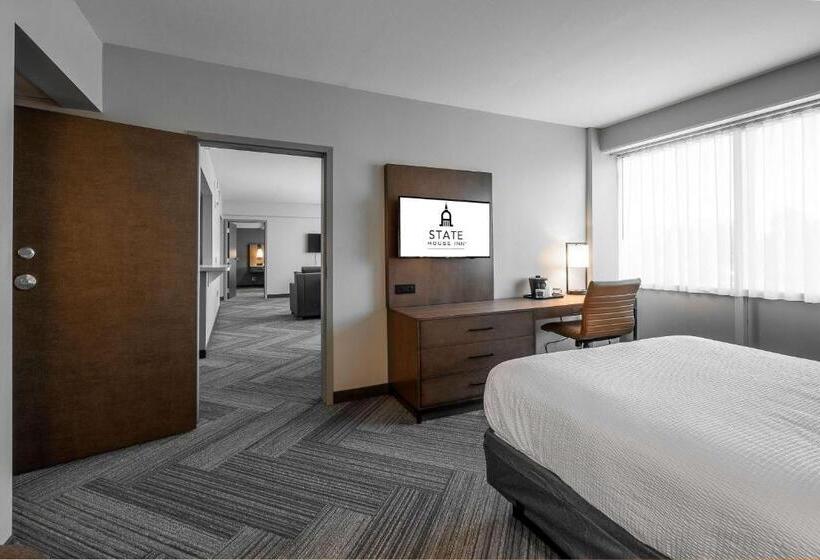 فندق State House Inn