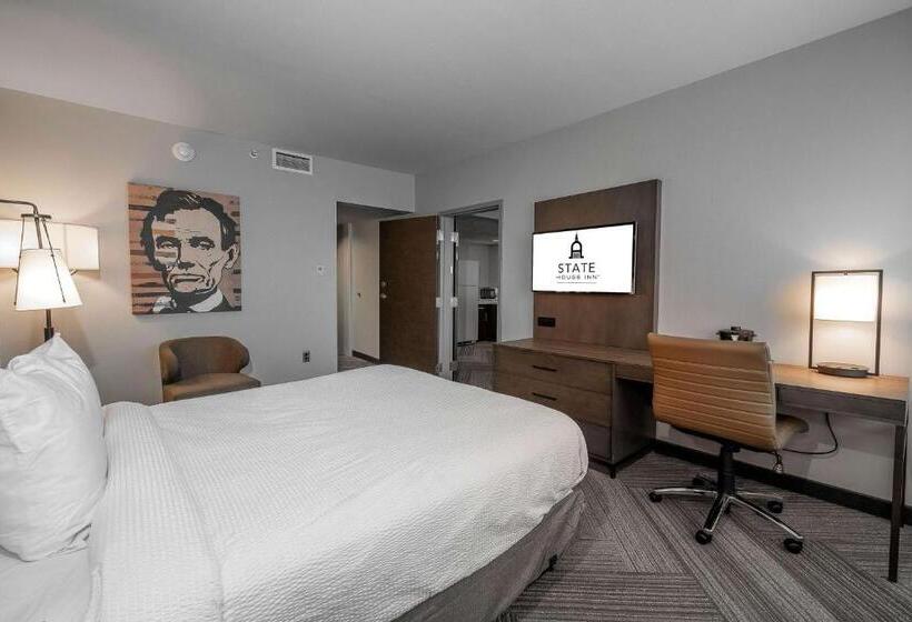 فندق State House Inn