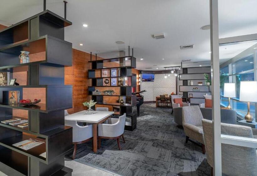 فندق State House Inn