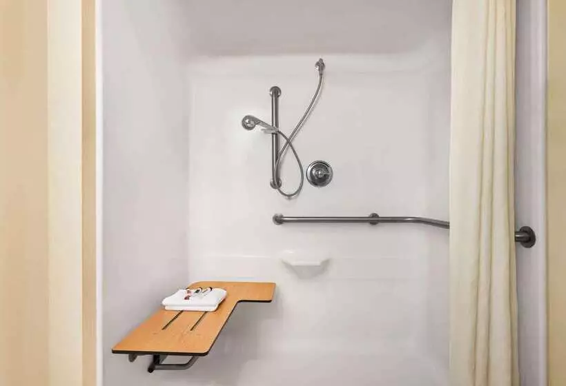 هتل Super 8 By Wyndham Clinton