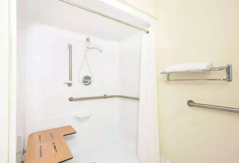 هتل Super 8 By Wyndham Clinton