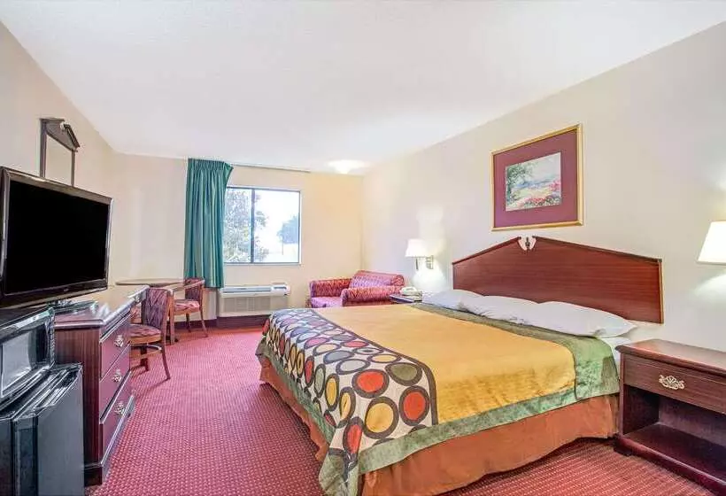 هتل Super 8 By Wyndham Clinton