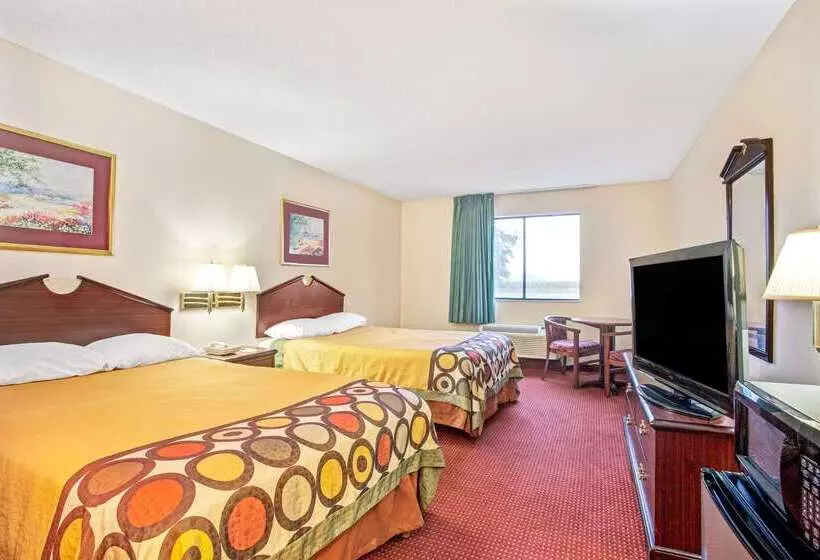 هتل Super 8 By Wyndham Clinton