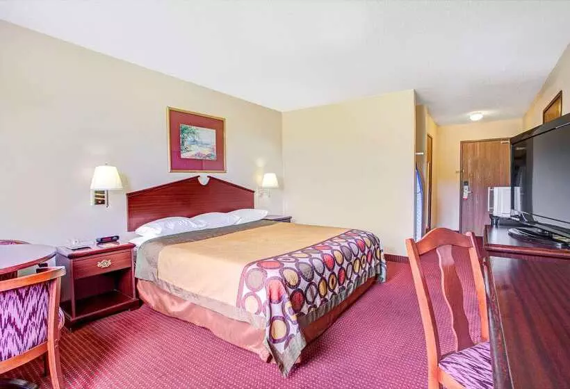 هتل Super 8 By Wyndham Clinton