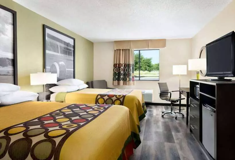 هتل Super 8 By Wyndham Clinton